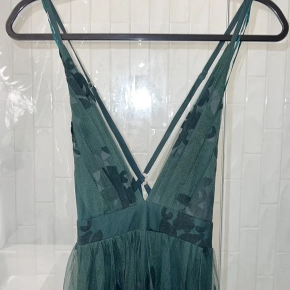 Vici Elegant Green Evening Dress - Picture 6 of 12